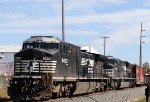 NS 8420 & 7268 lead CLNA train 321 into town